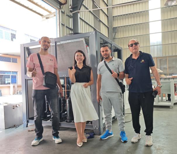 ​Acceptation personnalisée du client saoudien terminée avec succès ! Le refroidisseur industriel refroidi par air de 40 HP bâtit une réputation de qualité et les équipements de refroidissement se vendent bien dans le monde entier